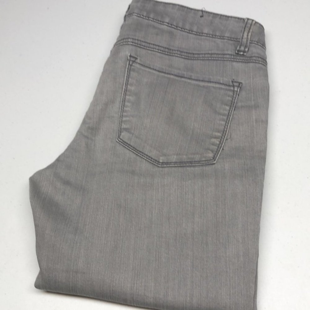 LIKE NEW PARASUCO GRAY STRAIGHT JEANS 29x31 😎